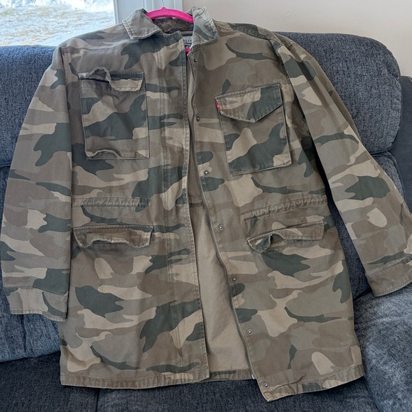 Levi's Jackets & Blazers - Women’s Levi Strauss and Company camo jacket
